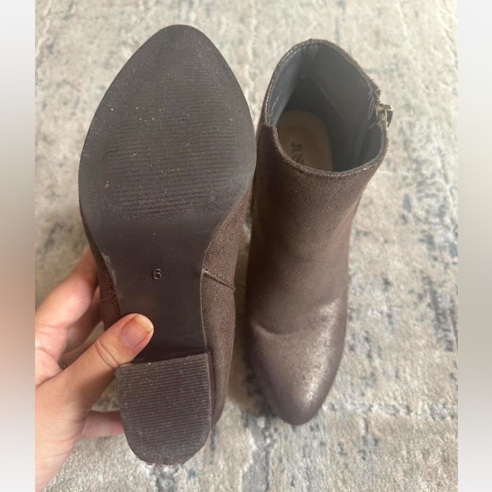 Elegant Greyish Brown Ankle Boots - Picture 4 of 6